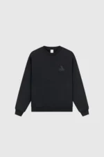 Entdecke den Pesoclo Logo Raws Sweater in Washed Black. Der moderne schwarze Pullover mit markantem Pesoclo Logo sorgt für einen lässigen und stilvollen Look.