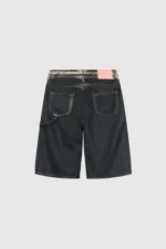 Entdecke die Pesoclo Painted Shorts in Schwarz. Die modernen Herren-Shorts bieten hohen Tragekomfort und eignen sich ideal für Alltag, Freizeit und stilvolle Streetwear-Outfits.